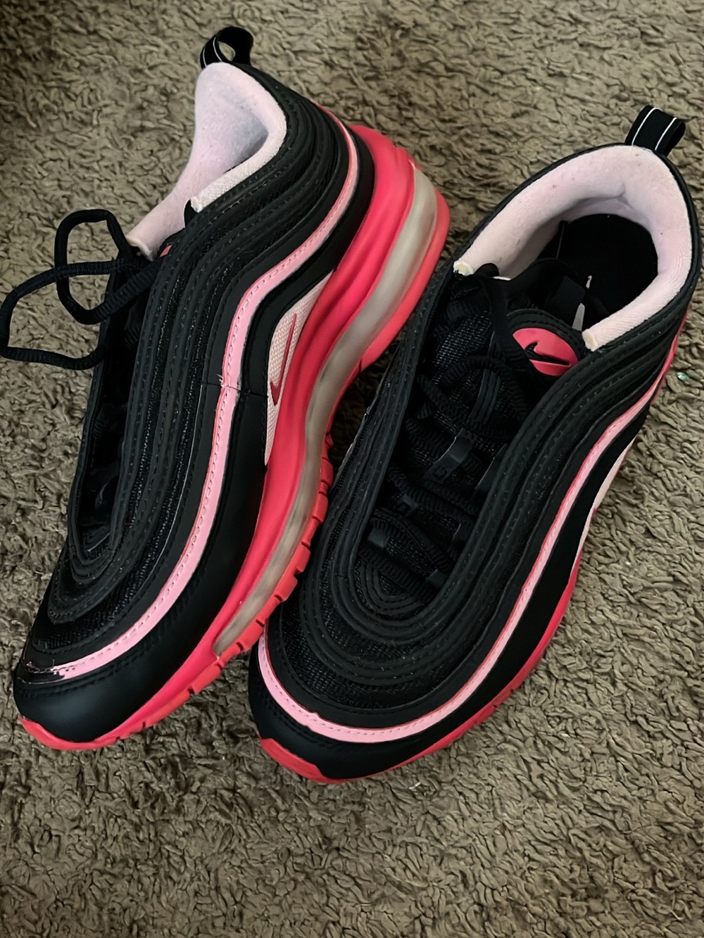 Nike Women’s Black and Pink Air Max Style Sneakers